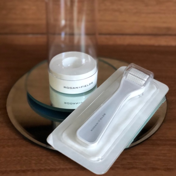 RODAN AND FIELDS AMP MD DERMA ROLLER - Picture 1 of 1